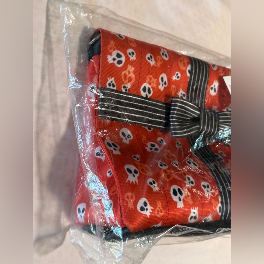NWT Harveys Disney Nightmare Before Christmas Skulls Present bow crossbody - Picture 8 of 9